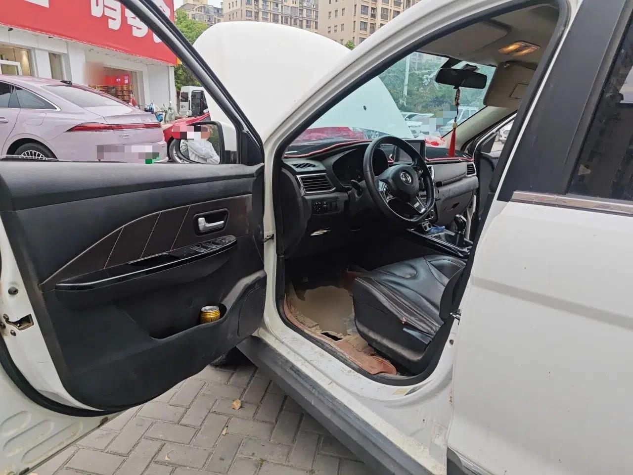 Dongfeng Fengon 370 2018 S370 1.5L Manual Luxury 5-Seater — миниатюра 17