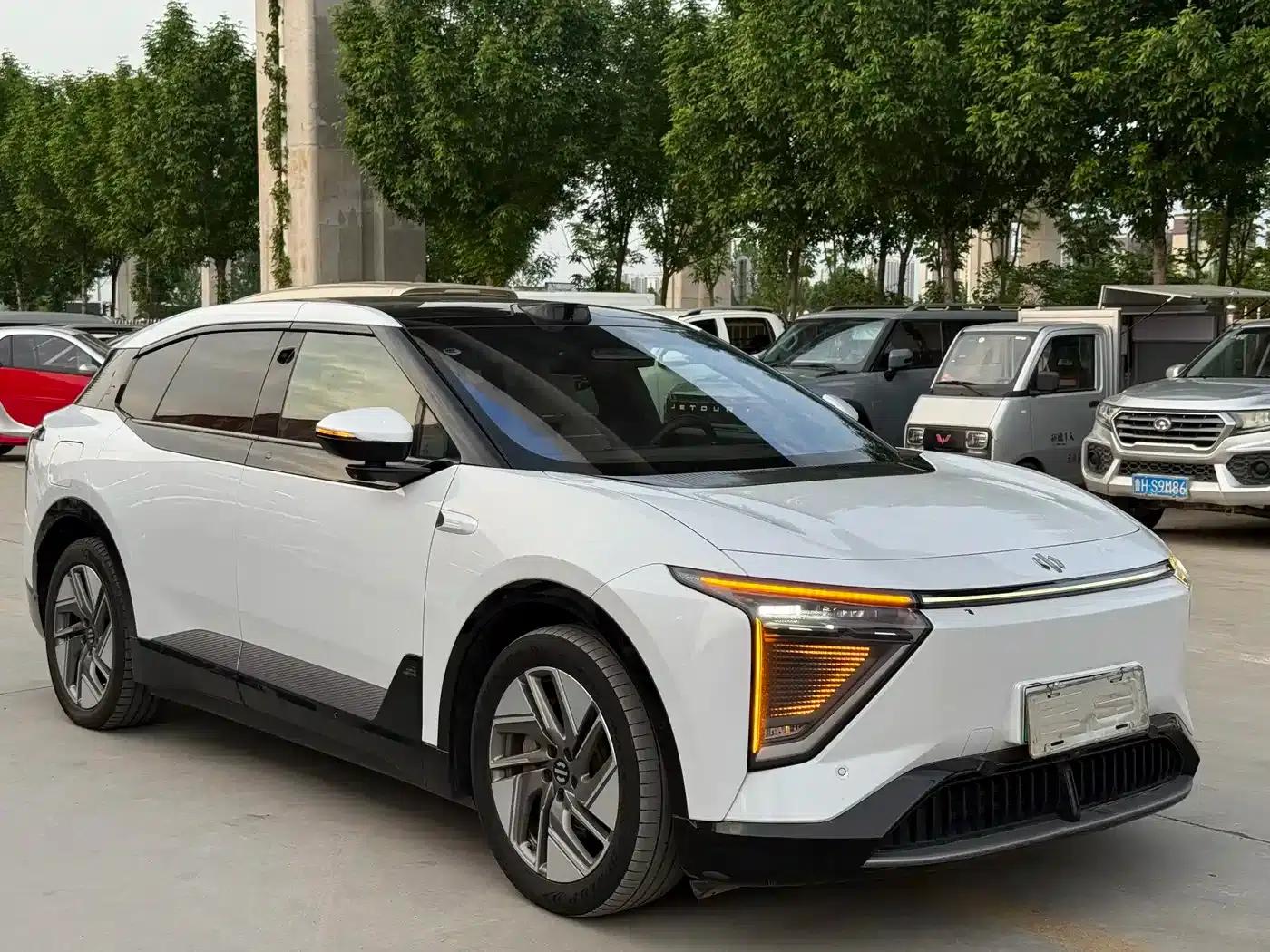 HiPhi Y 2023 560km Elite Edition — миниатюра 2