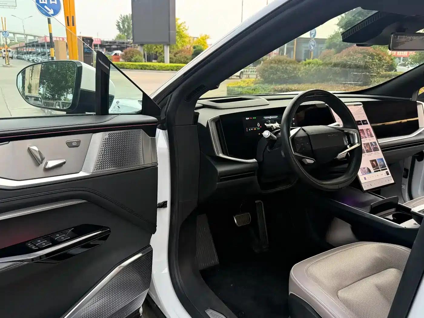 HiPhi Y 2023 560km Elite Edition — миниатюра 5