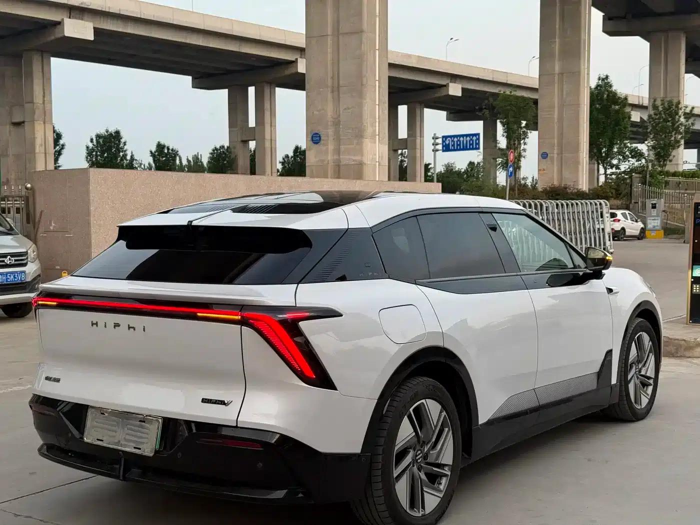 HiPhi Y 2023 560km Elite Edition — миниатюра 10