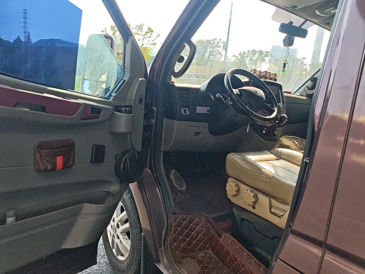 Dongfeng Yufeng 2018 2.5T Logistics Vehicle A100 Long Wheelbase High Roof 5-9 Seater China V Emission Standard ZD25 — миниатюра 17