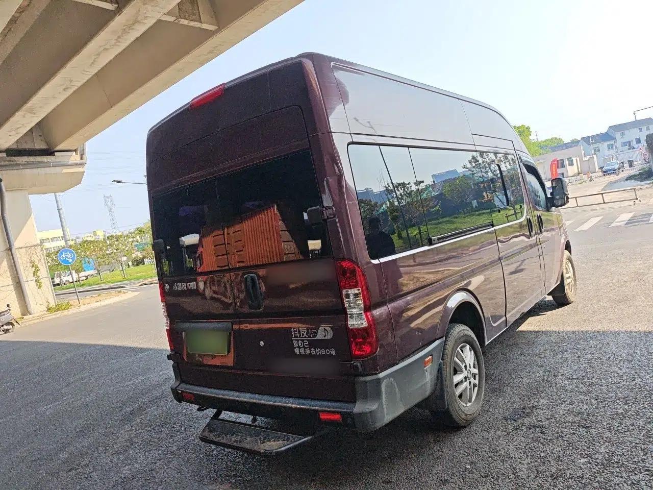 Dongfeng Yufeng 2018 2.5T Logistics Vehicle A100 Long Wheelbase High Roof 5-9 Seater China V Emission Standard ZD25 — миниатюра 6