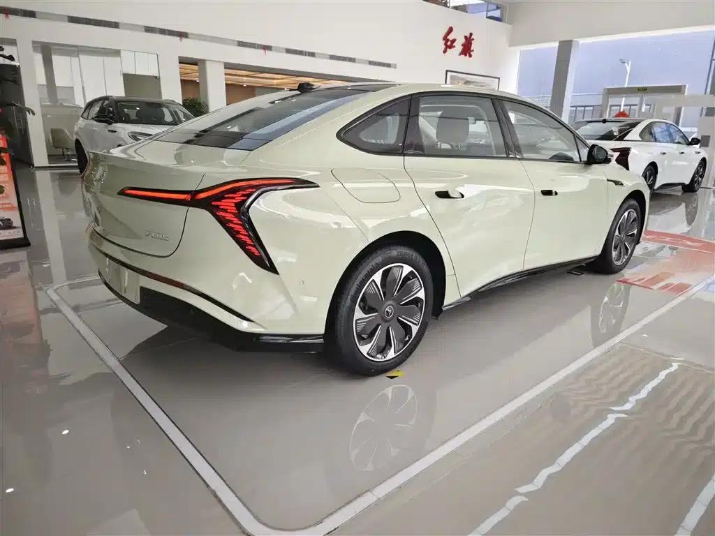 Hongqi Tiangong 05 2025 Model 550 Smart Selection Edition — миниатюра 10