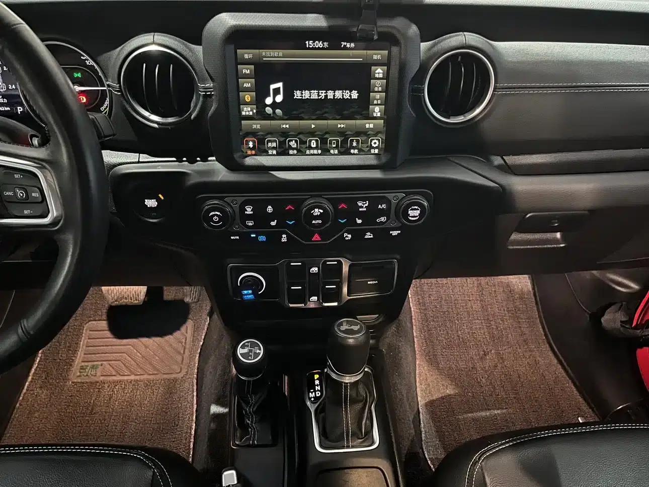 Jeep Wrangler New Energy 2021 Model 4-Door 2.0T 4xe Sahara — миниатюра 14