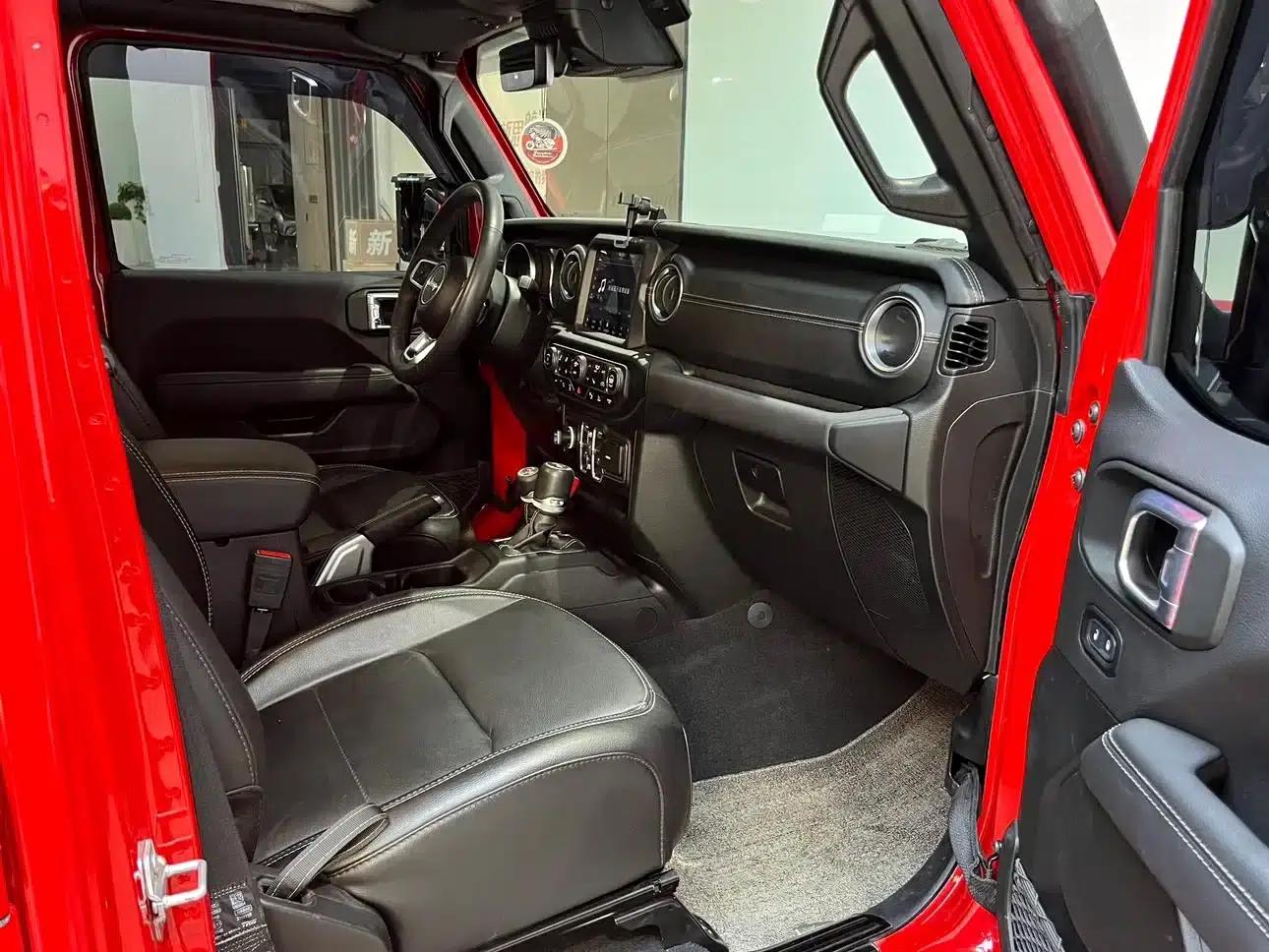 Jeep Wrangler New Energy 2021 Model 4-Door 2.0T 4xe Sahara — миниатюра 19