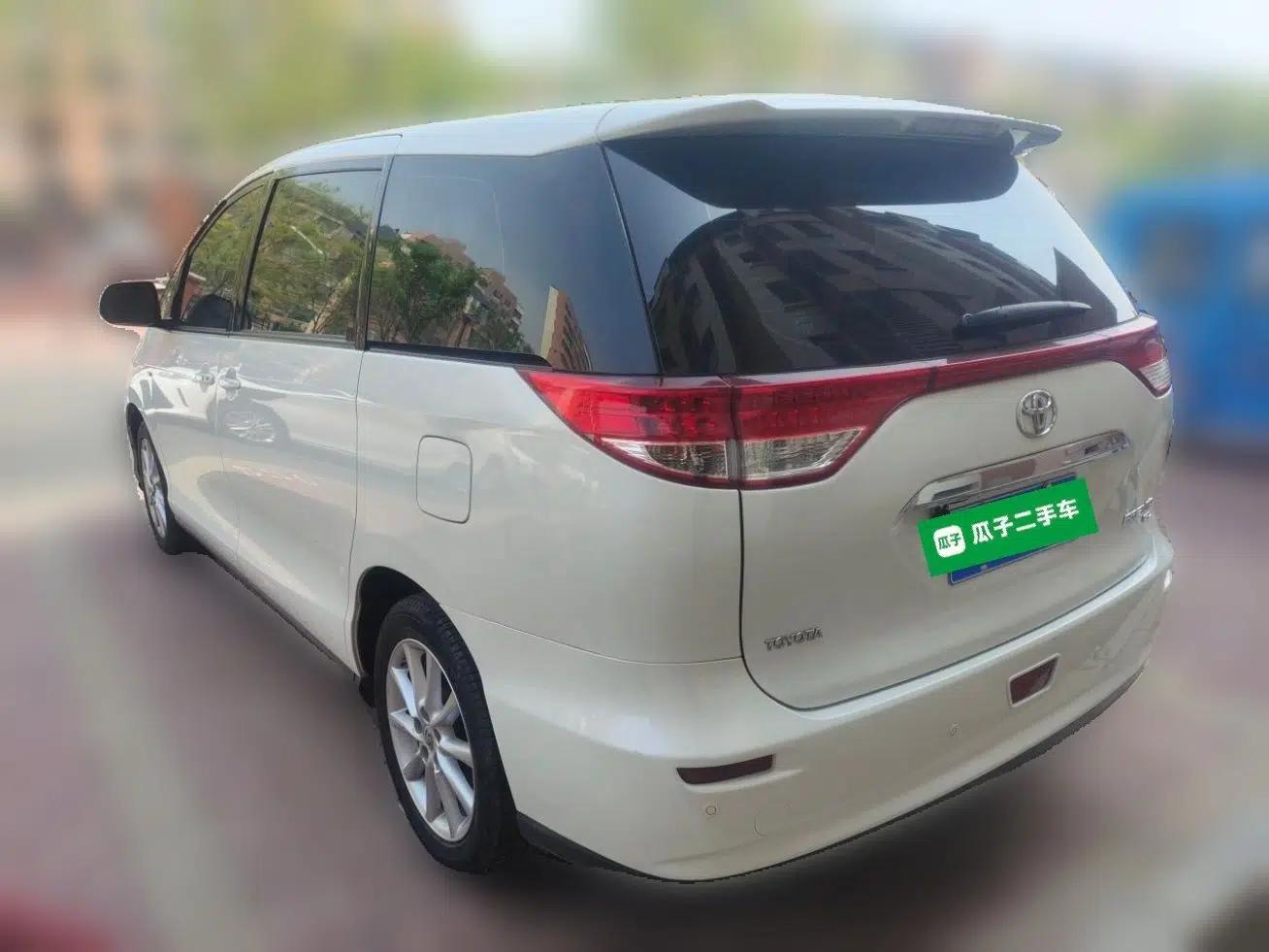 Toyota Previa  — миниатюра 4