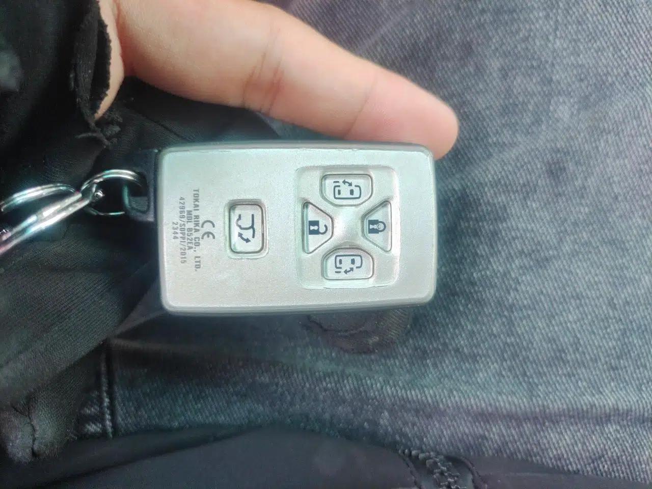 Toyota Previa  — миниатюра 9