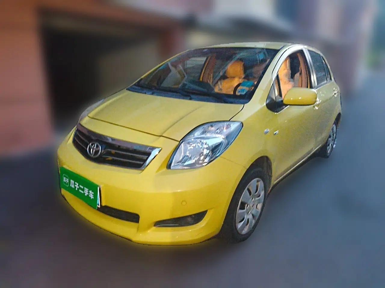 Toyota Yaris 2011 1.6E Automatic Charm Edition — миниатюра 1