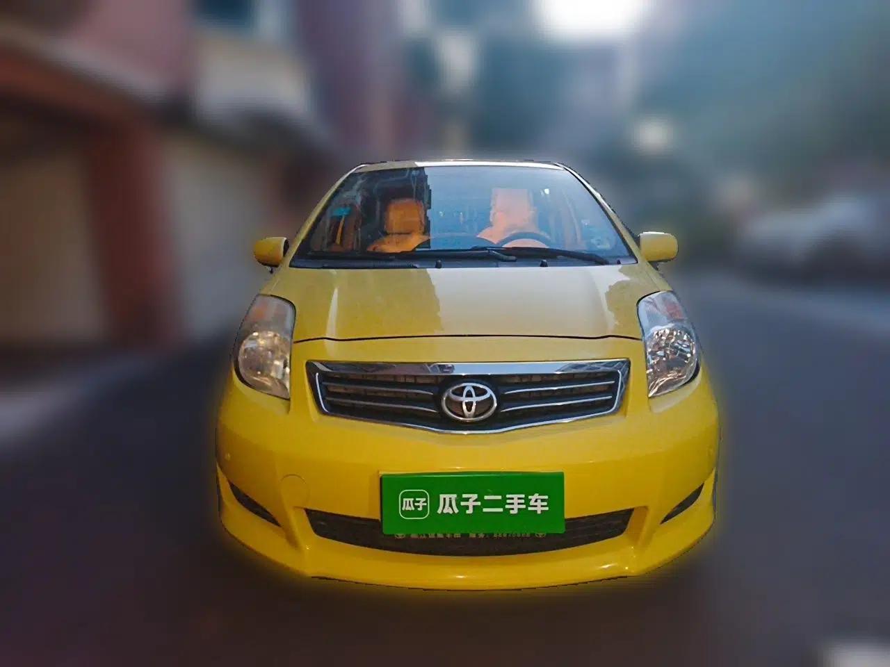 Toyota Yaris 2011 1.6E Automatic Charm Edition — миниатюра 2