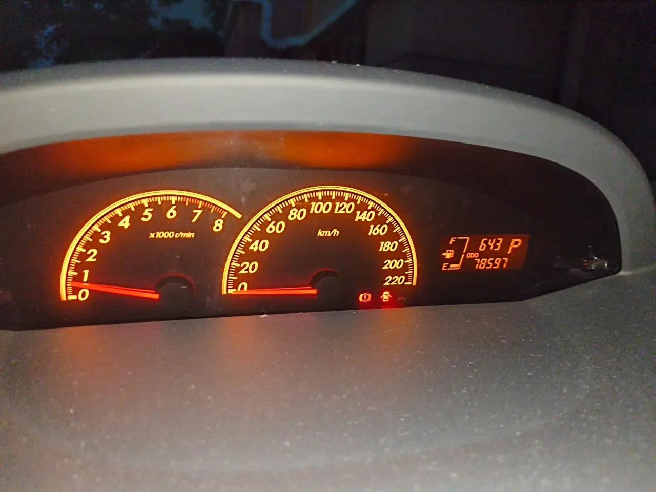 Toyota Yaris 2011 1.6E Automatic Charm Edition — миниатюра 12