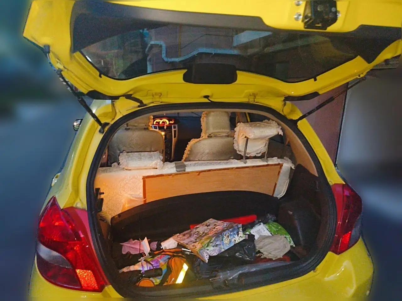 Toyota Yaris 2011 1.6E Automatic Charm Edition — миниатюра 20