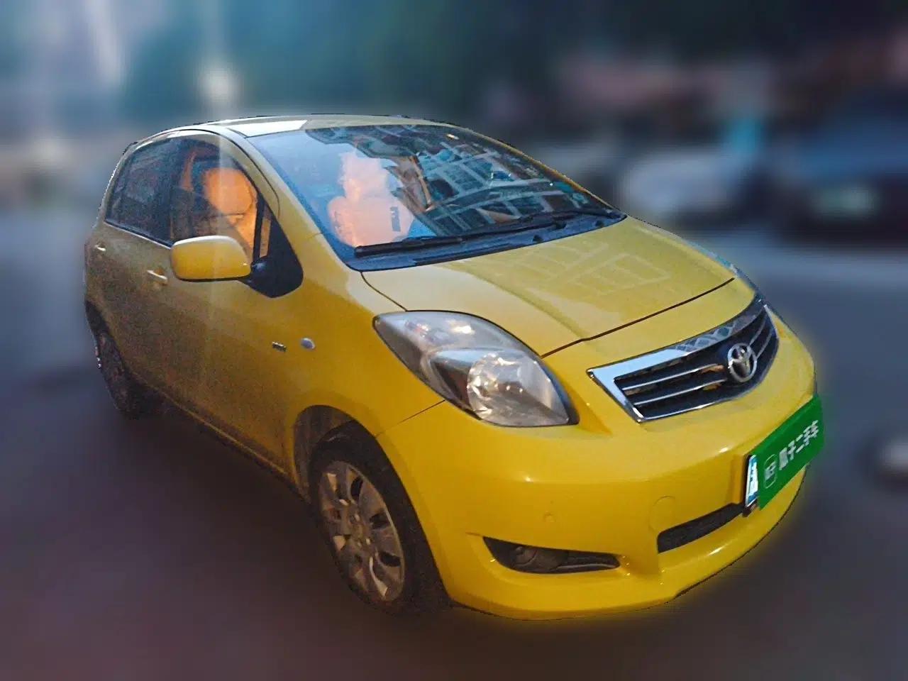 Toyota Yaris 2011 1.6E Automatic Charm Edition — миниатюра 3