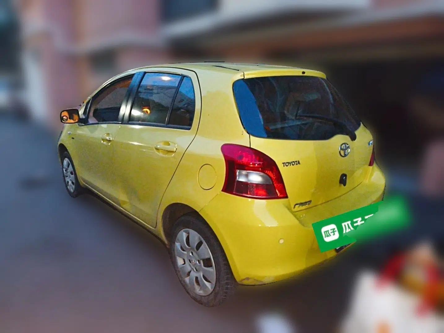 Toyota Yaris 2011 1.6E Automatic Charm Edition — миниатюра 4