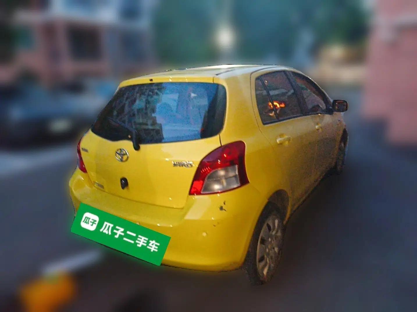 Toyota Yaris 2011 1.6E Automatic Charm Edition — миниатюра 6