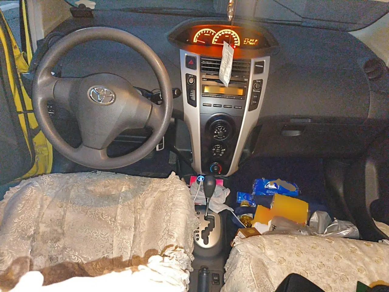 Toyota Yaris 2011 1.6E Automatic Charm Edition — миниатюра 10