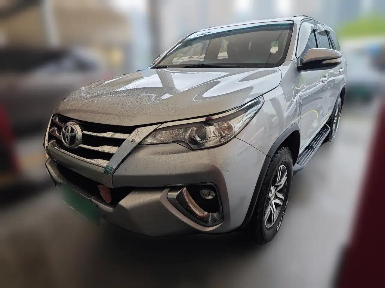 Toyota Fortuner  — миниатюра 1