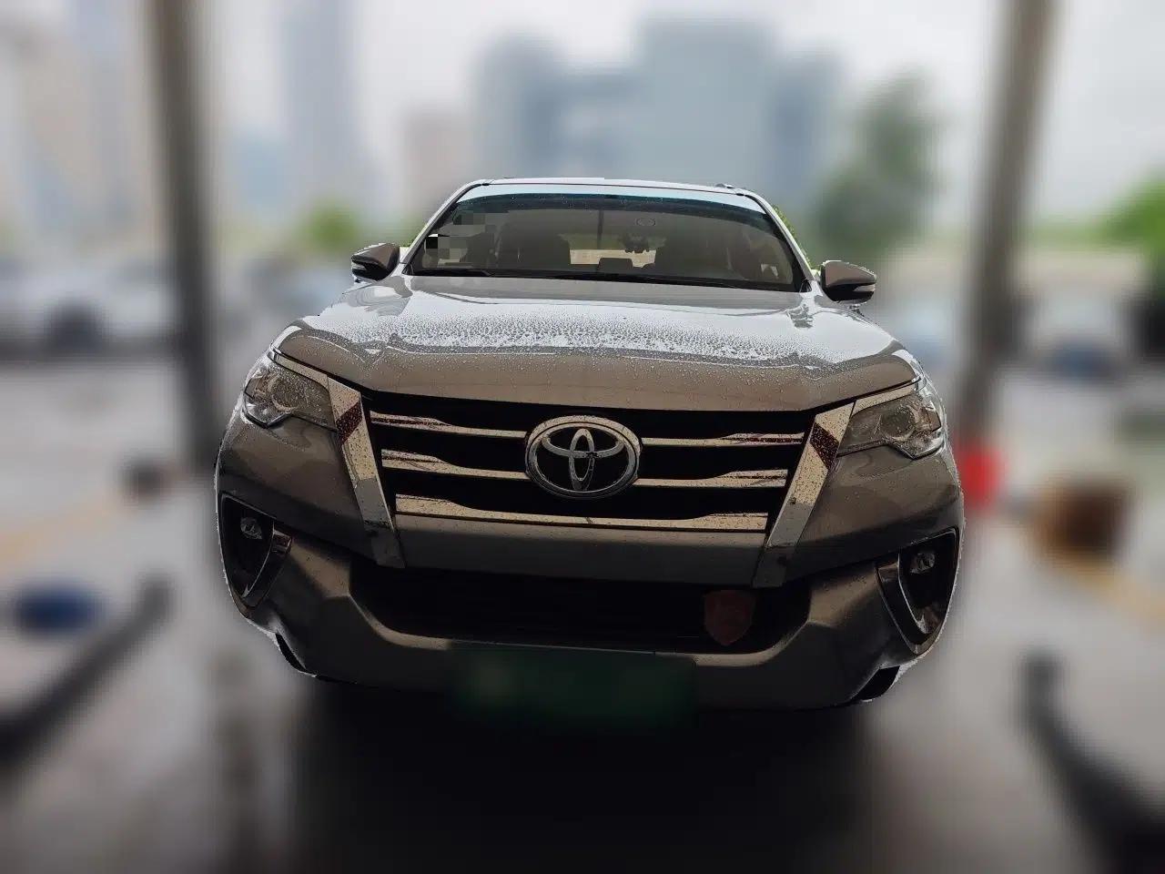 Toyota Fortuner  — миниатюра 2