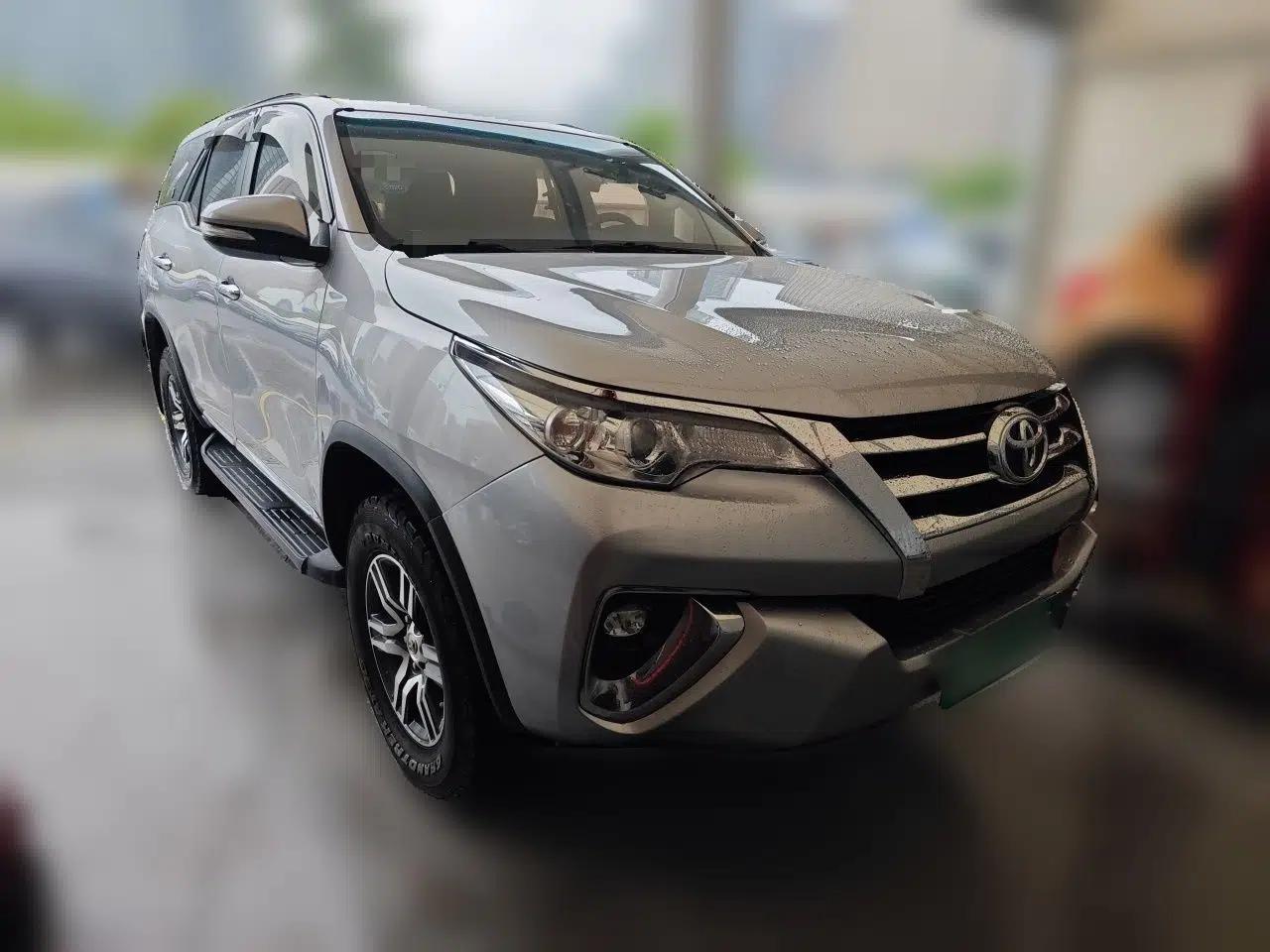 Toyota Fortuner  — миниатюра 3