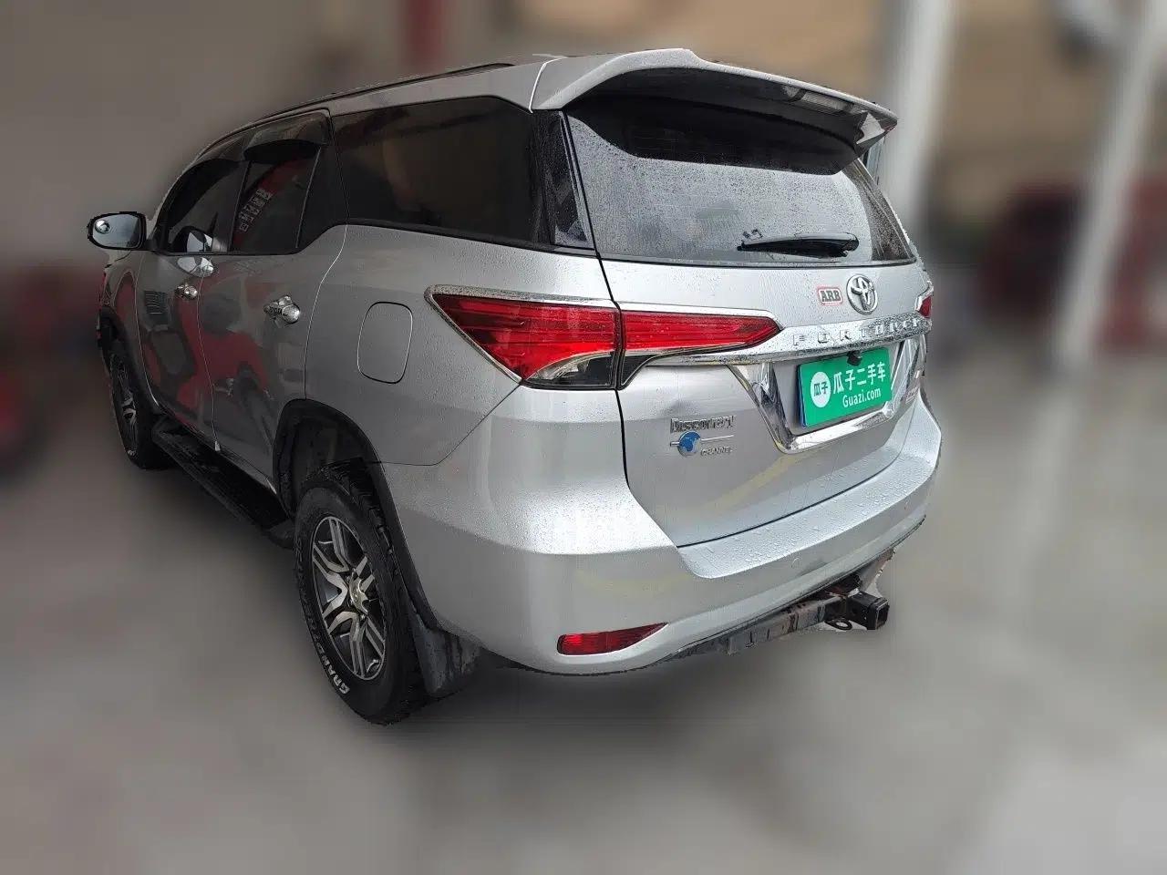 Toyota Fortuner  — миниатюра 4