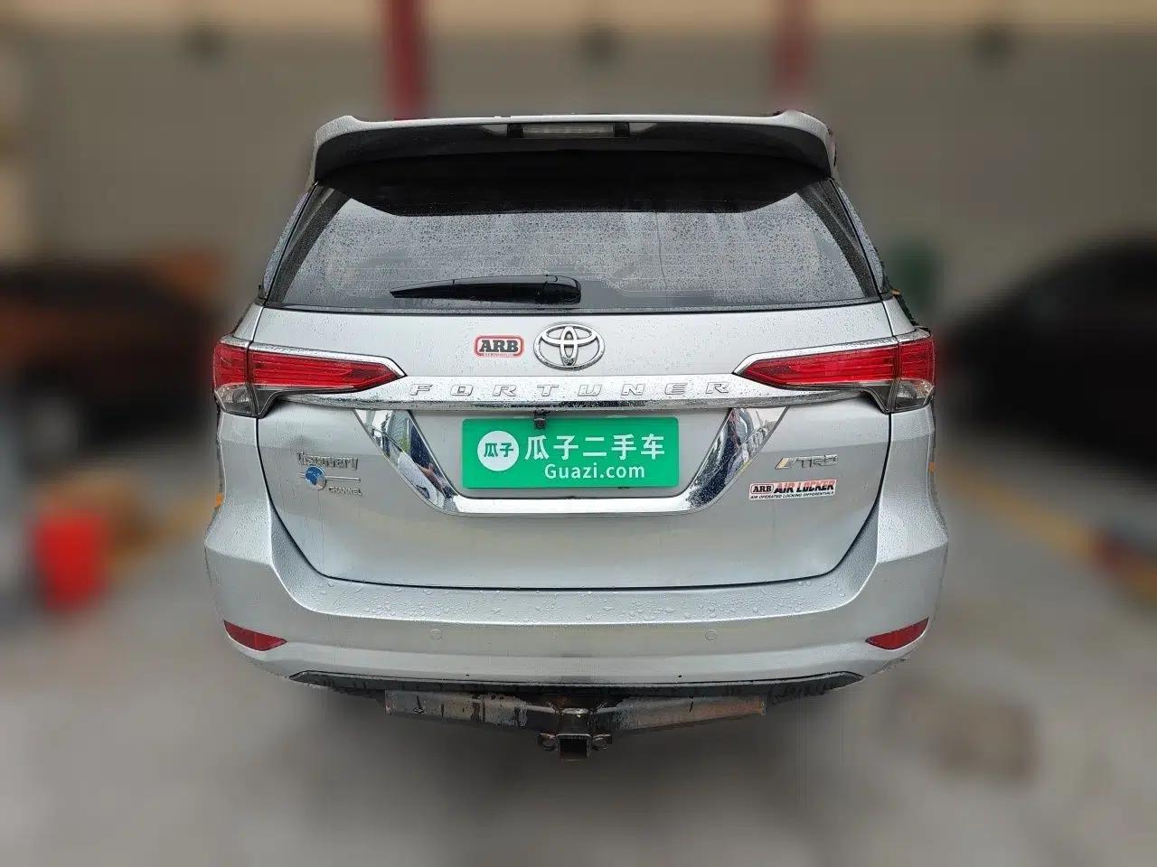 Toyota Fortuner  — миниатюра 5