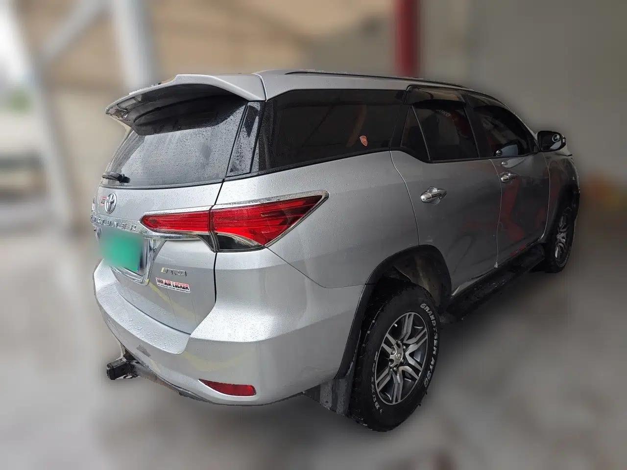Toyota Fortuner  — миниатюра 6