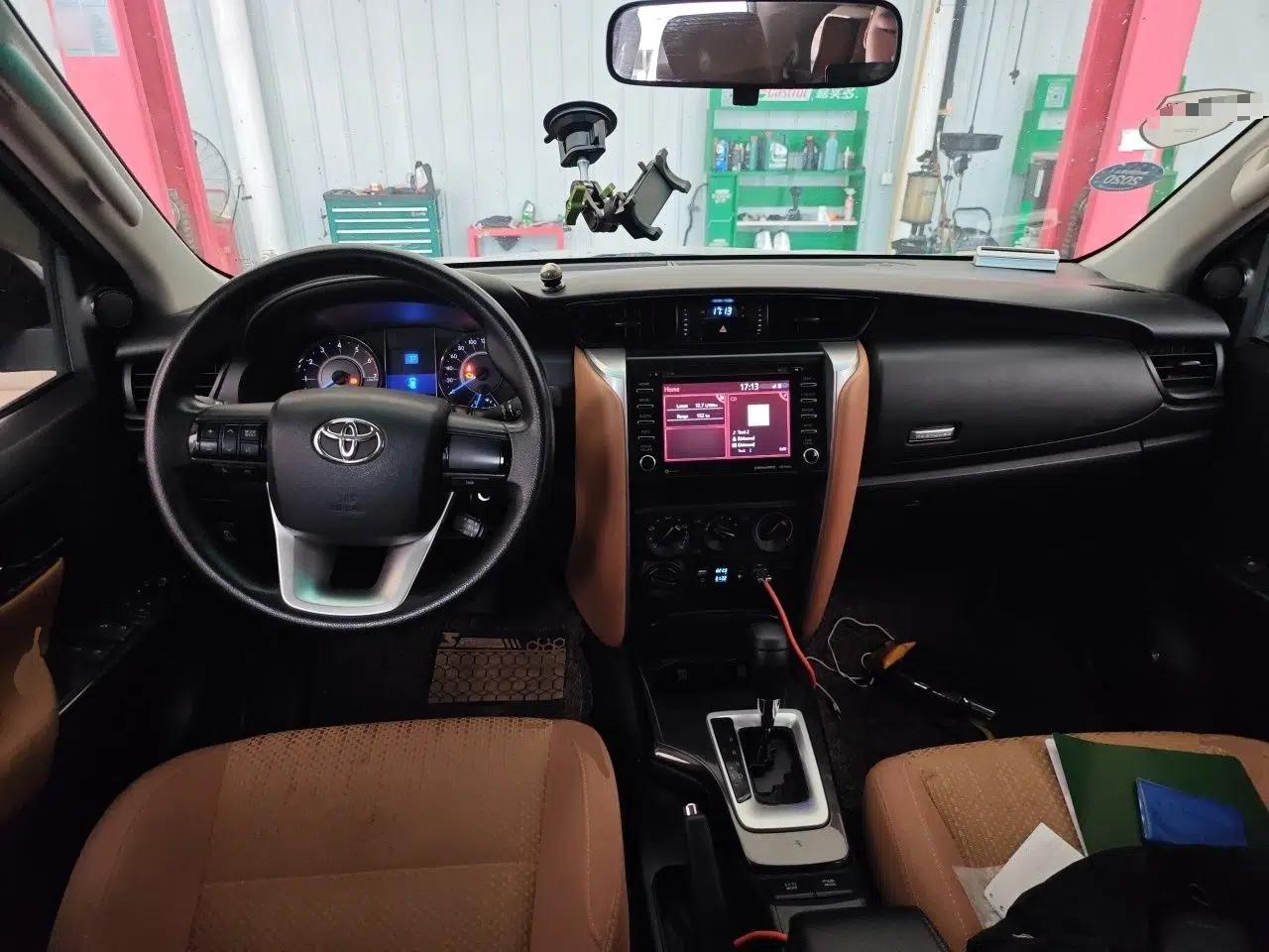 Toyota Fortuner  — миниатюра 10