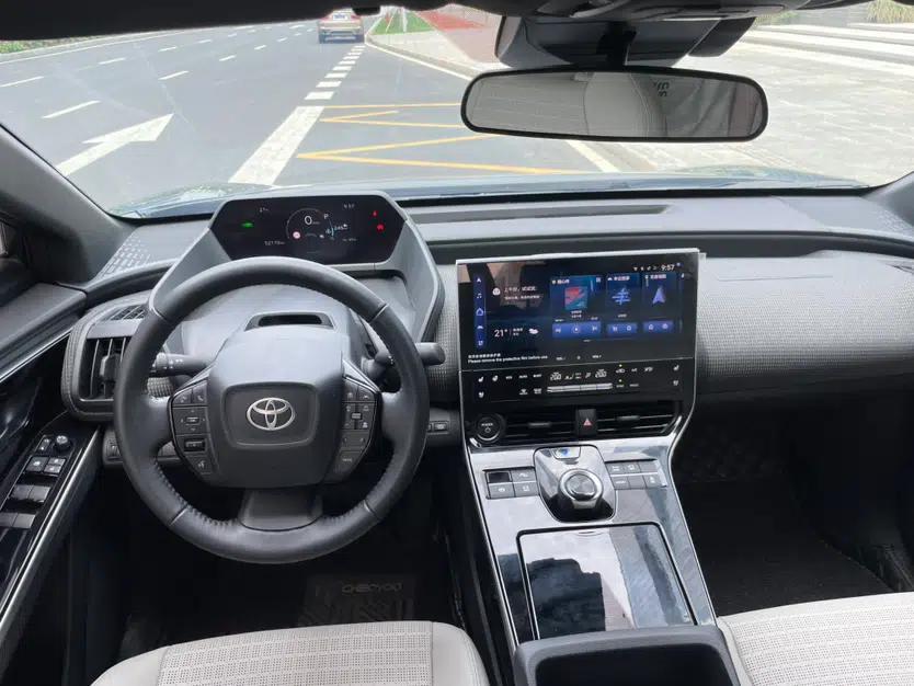 Toyota BZ 4X 2024 615 PRO Edition — миниатюра 13