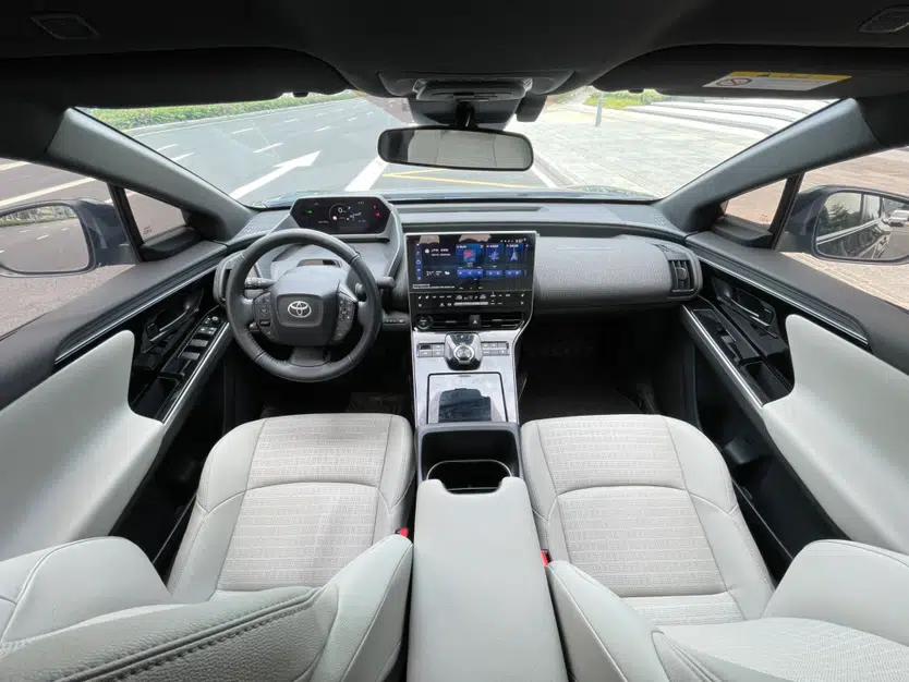 Toyota BZ 4X 2024 615 PRO Edition — миниатюра 19