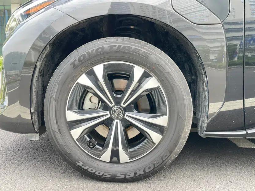 Toyota BZ 4X 2024 615 PRO Edition — миниатюра 9