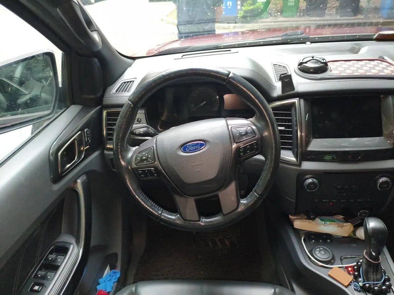 Ford Everest 2016 2.0T Gasoline Automatic 4x4 Flagship Edition — миниатюра 11