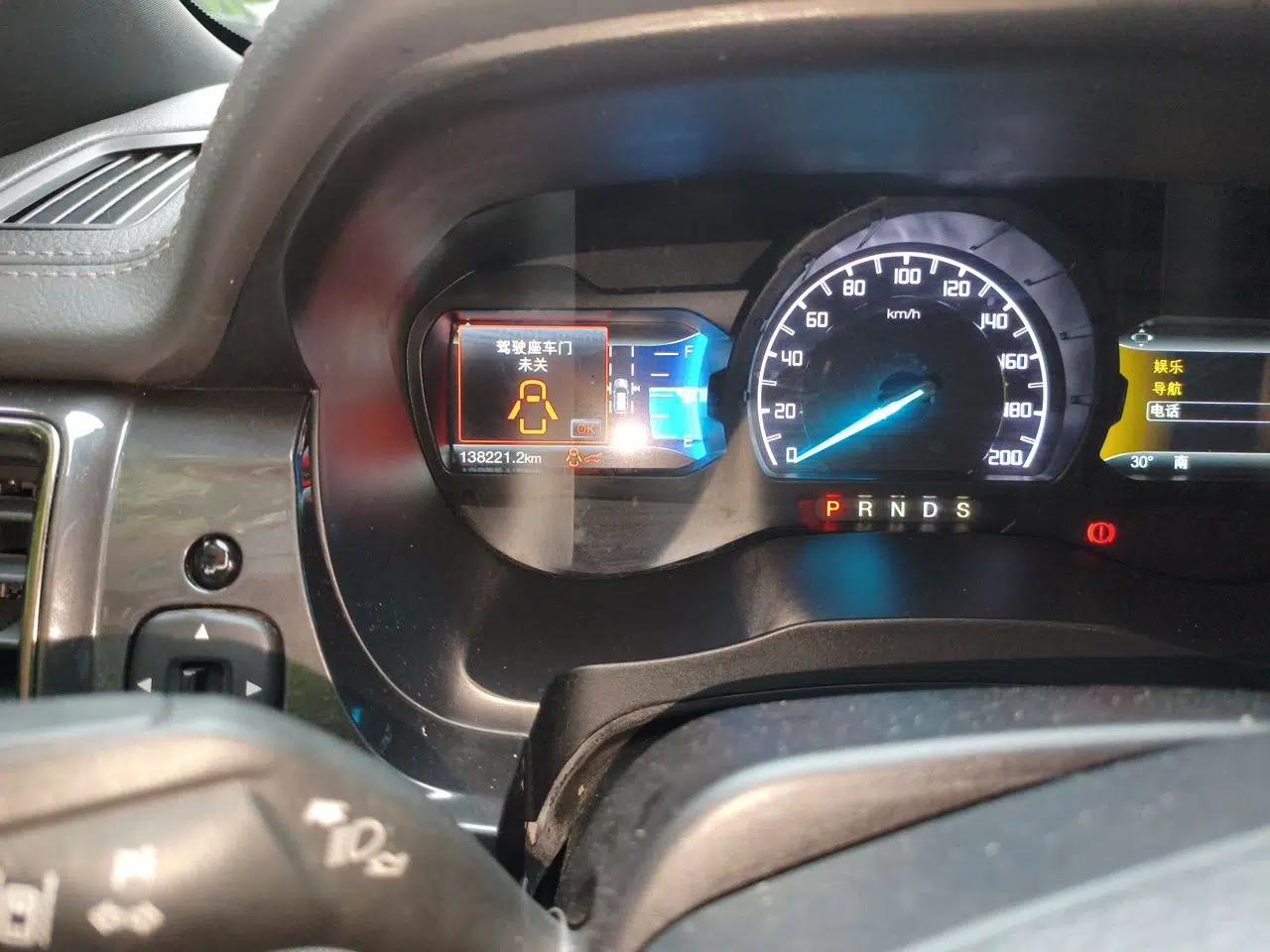 Ford Everest 2016 2.0T Gasoline Automatic 4x4 Flagship Edition — миниатюра 13