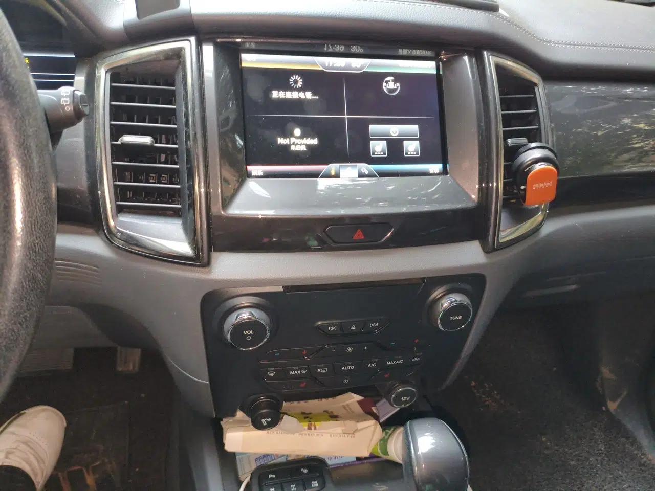 Ford Everest 2016 2.0T Gasoline Automatic 4x4 Flagship Edition — миниатюра 14