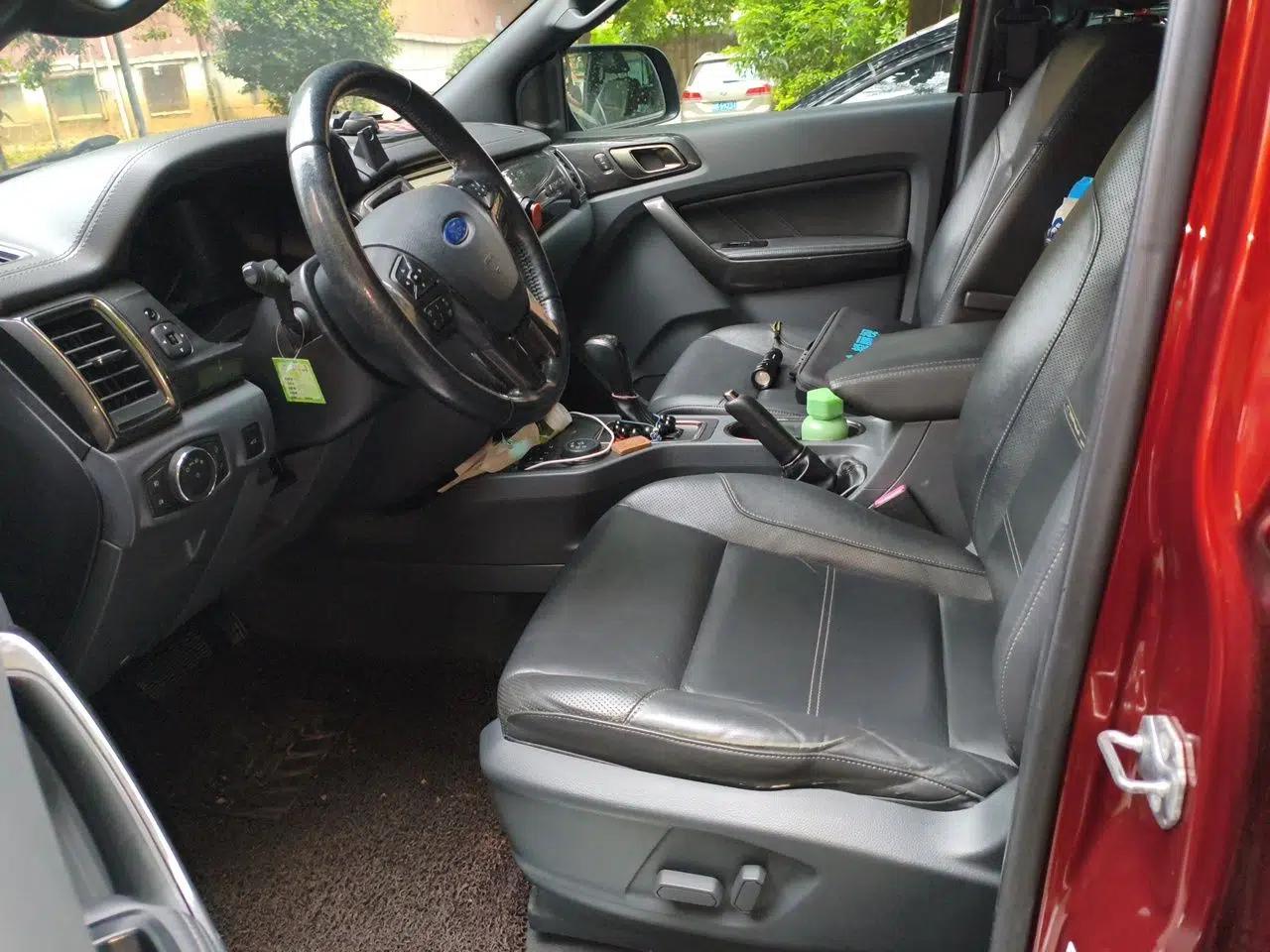 Ford Everest 2016 2.0T Gasoline Automatic 4x4 Flagship Edition — миниатюра 16