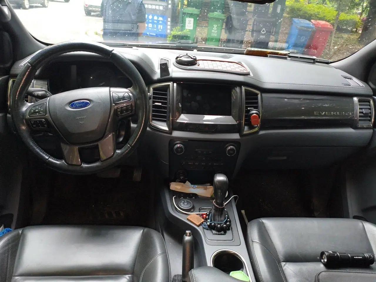 Ford Everest 2016 2.0T Gasoline Automatic 4x4 Flagship Edition — миниатюра 10