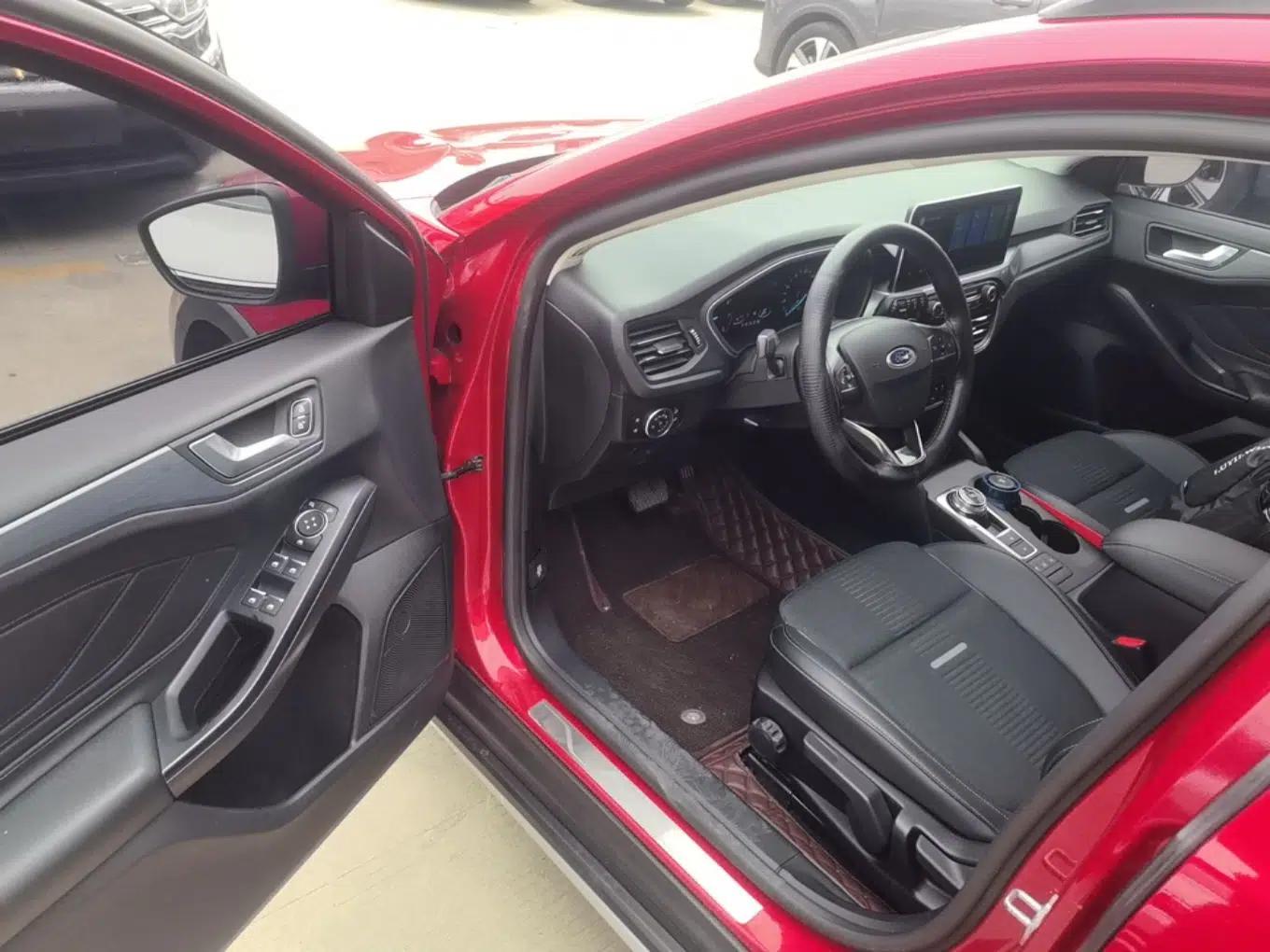 Ford Focus Active 2020 EcoBoost 180 Automatic Trendy Model — миниатюра 19