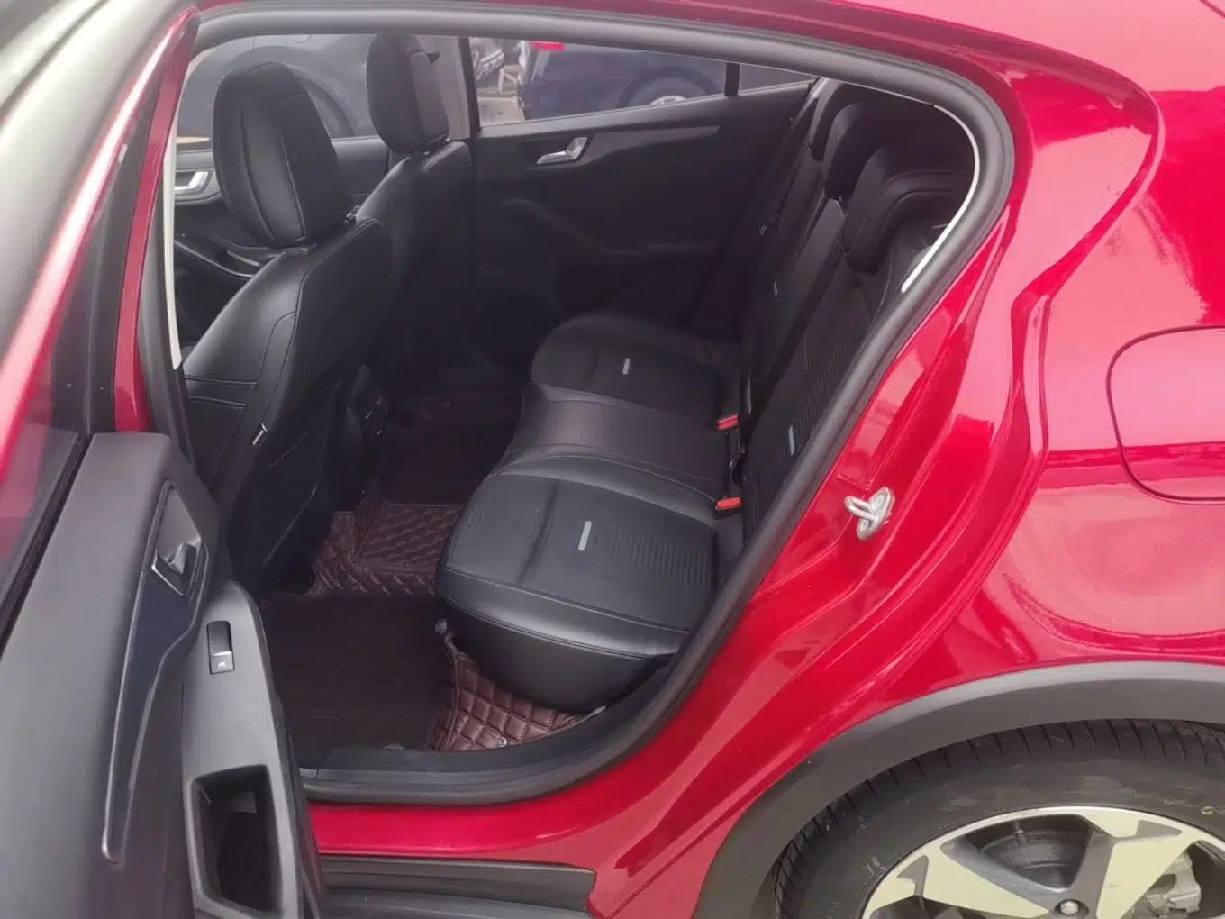 Ford Focus Active 2020 EcoBoost 180 Automatic Trendy Model — миниатюра 20