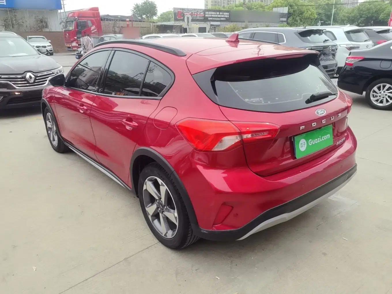 Ford Focus Active 2020 EcoBoost 180 Automatic Trendy Model — миниатюра 4