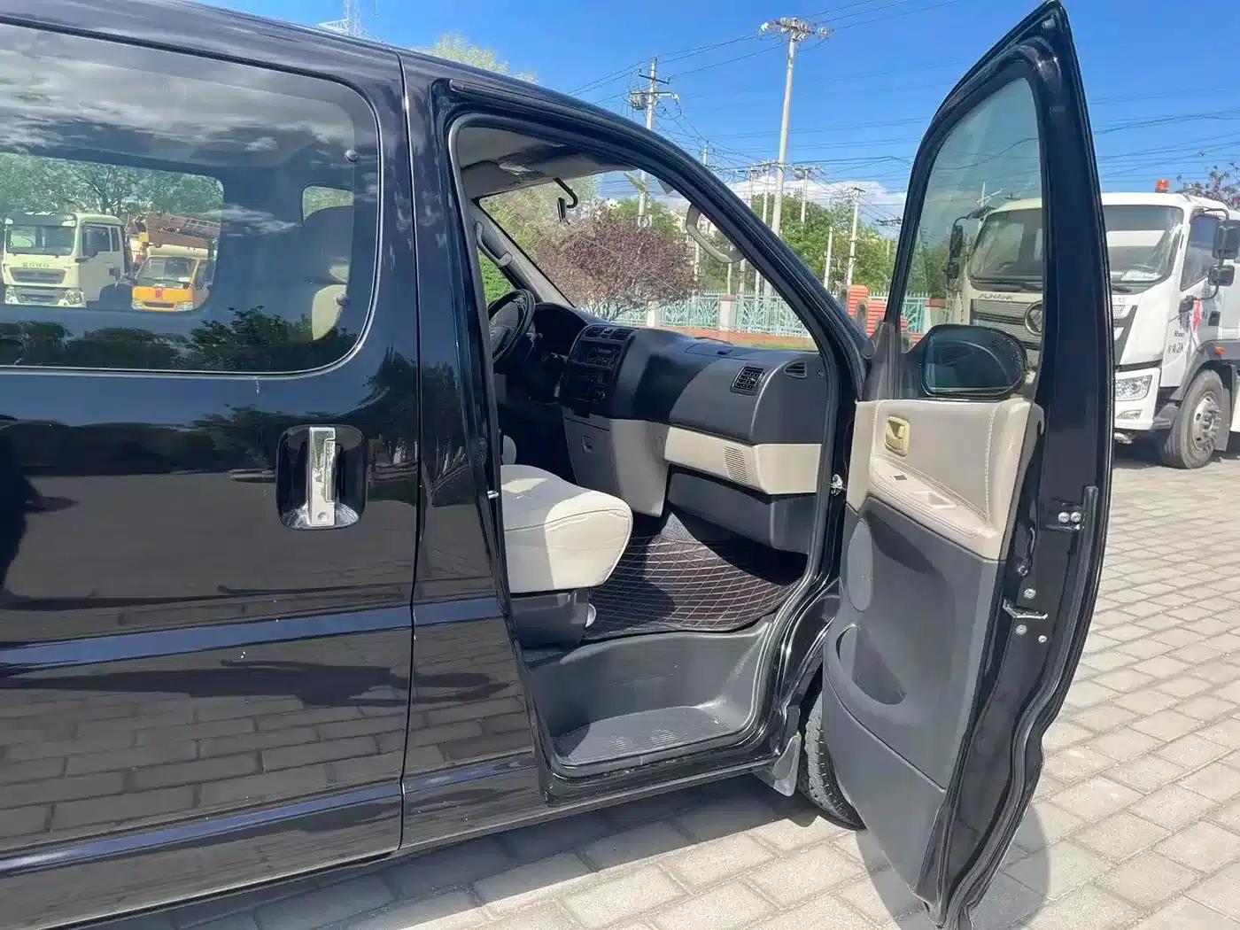 Grace 2007 2.7L Business Class Standard 9-seater 3RZ — миниатюра 13