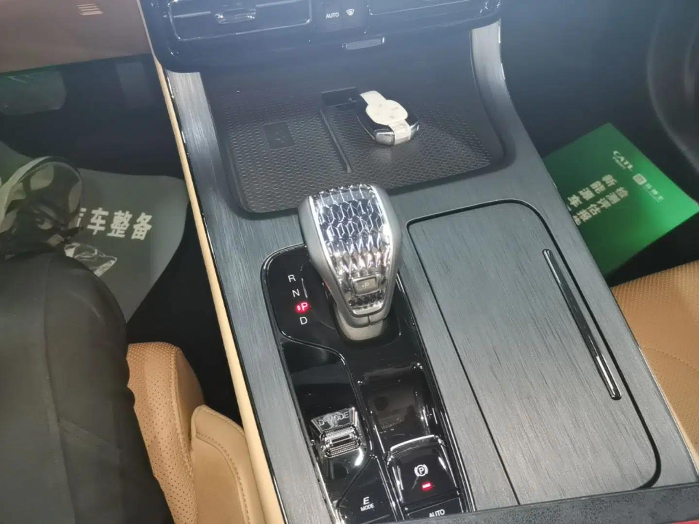 GAC Trumpchi ES9 2024 PHEV 143km Traveler Max — миниатюра 17