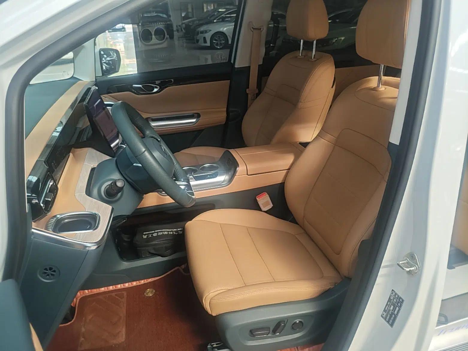 GAC Trumpchi E8 2024 Honor Series 2.0L Honor Edition — миниатюра 18