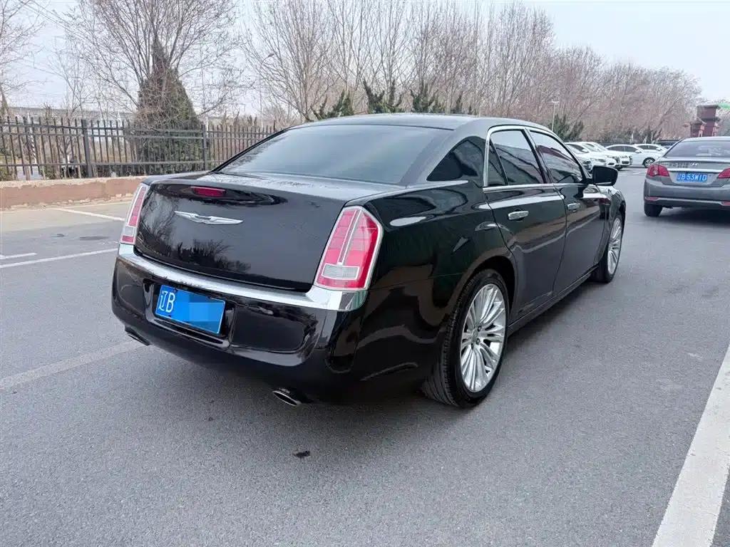 Chrysler 300C (Imported) 2013 3.6L Premium Edition — миниатюра 12