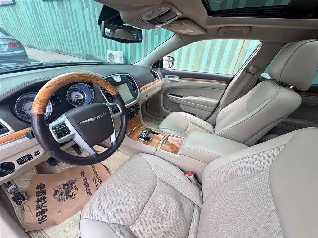 Chrysler 300C (Imported) 2013 3.6L Premium Edition — миниатюра 3