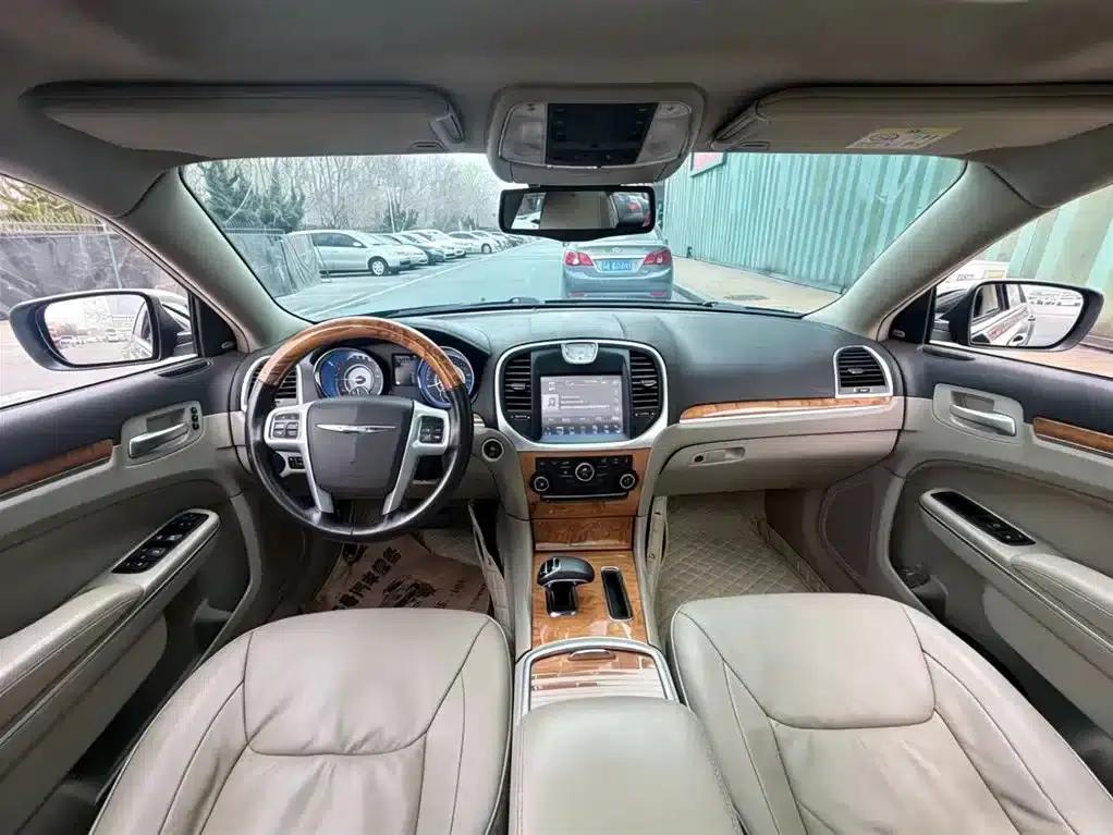 Chrysler 300C (Imported) 2013 3.6L Premium Edition — миниатюра 4