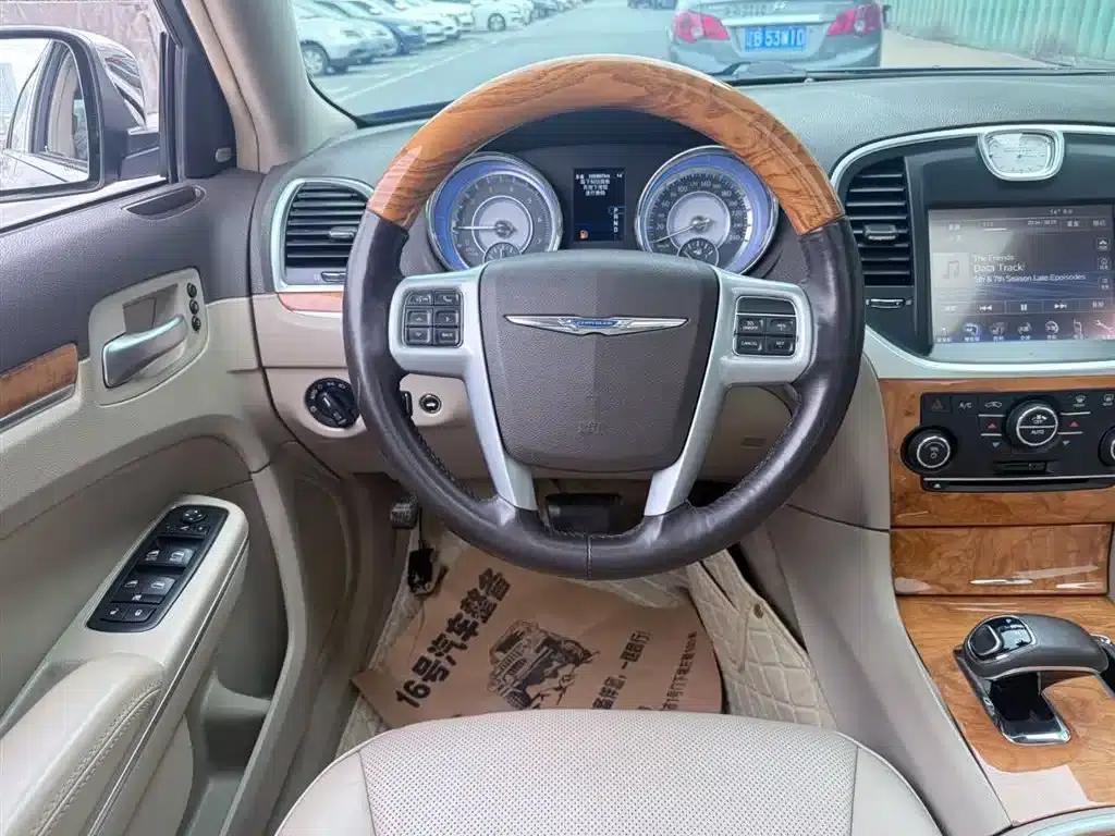 Chrysler 300C (Imported) 2013 3.6L Premium Edition — миниатюра 5
