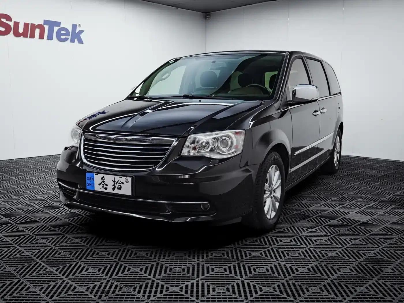 2013 Chrysler Grand Voyager (Imported) 3.6L Luxury Edition — миниатюра 1