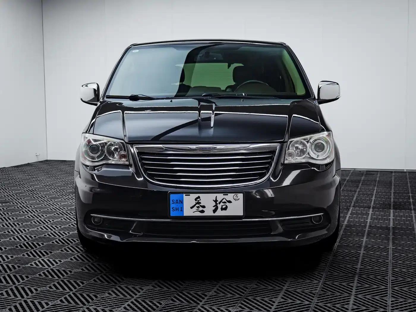 2013 Chrysler Grand Voyager (Imported) 3.6L Luxury Edition — миниатюра 2
