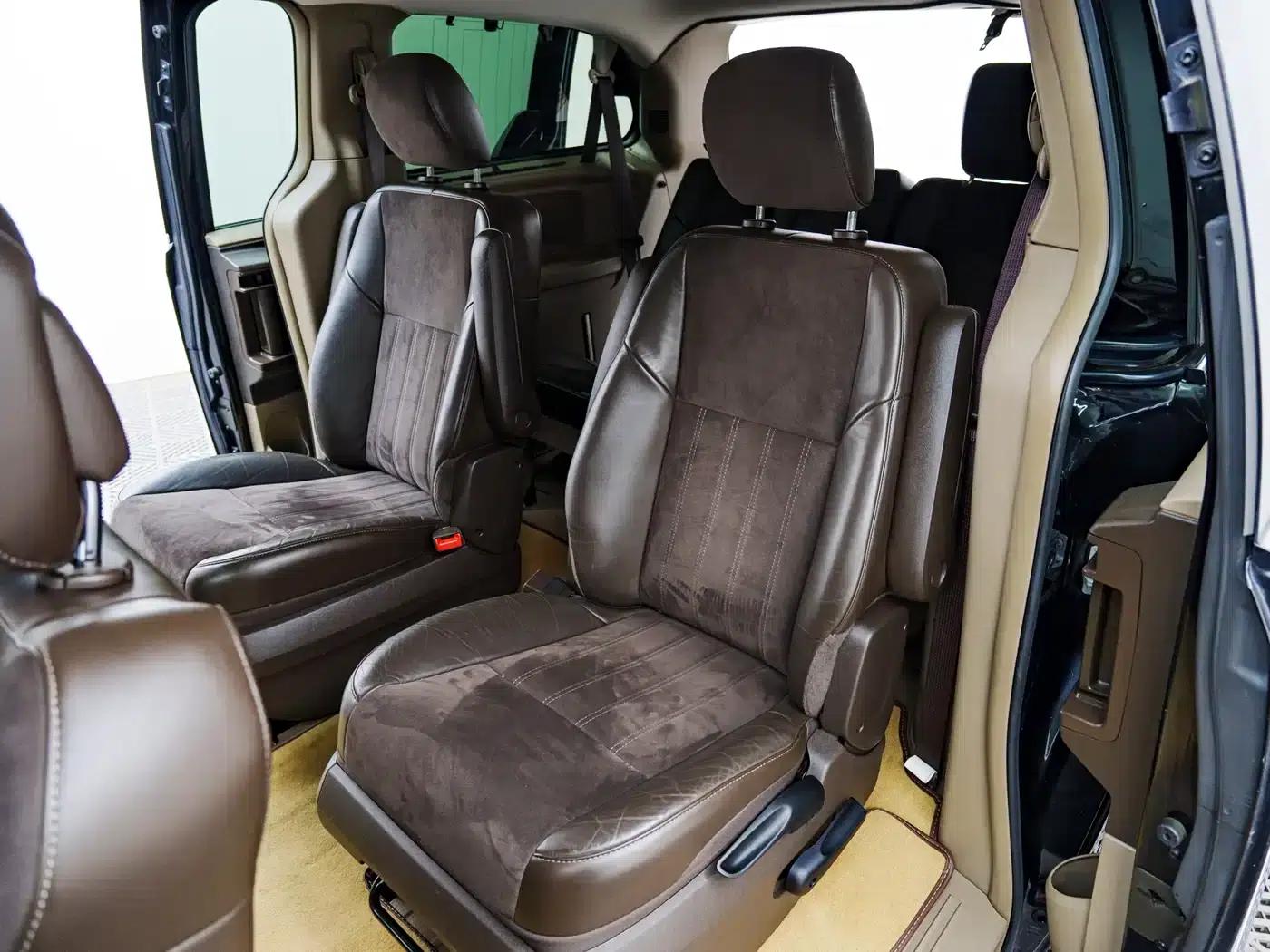 2013 Chrysler Grand Voyager (Imported) 3.6L Luxury Edition — миниатюра 11