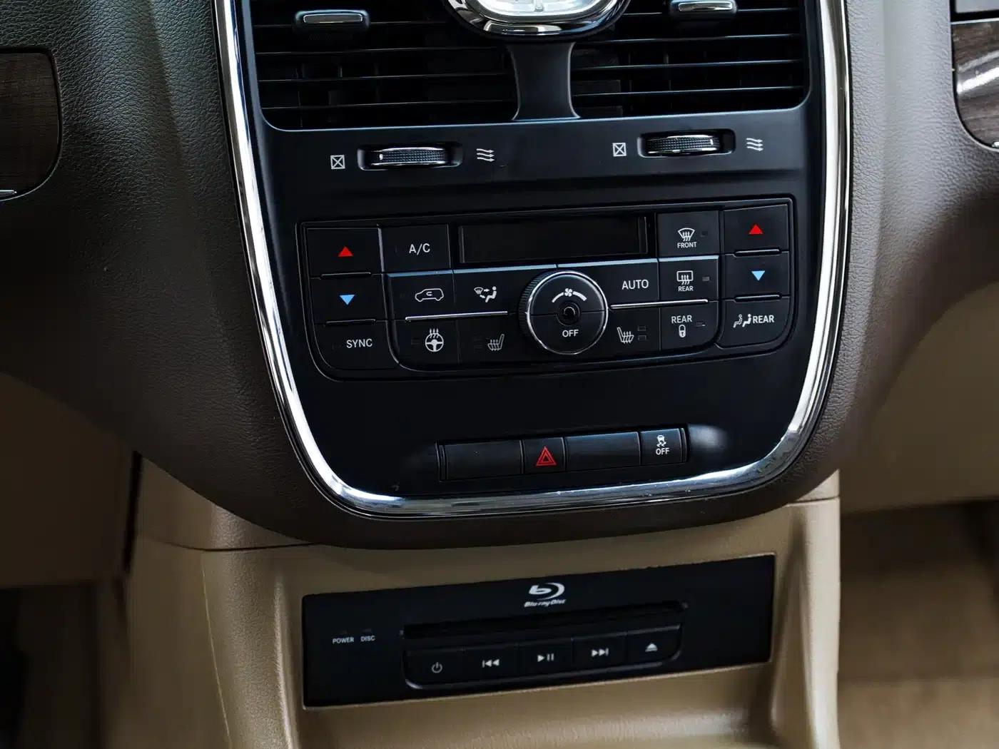 2013 Chrysler Grand Voyager (Imported) 3.6L Luxury Edition — миниатюра 12