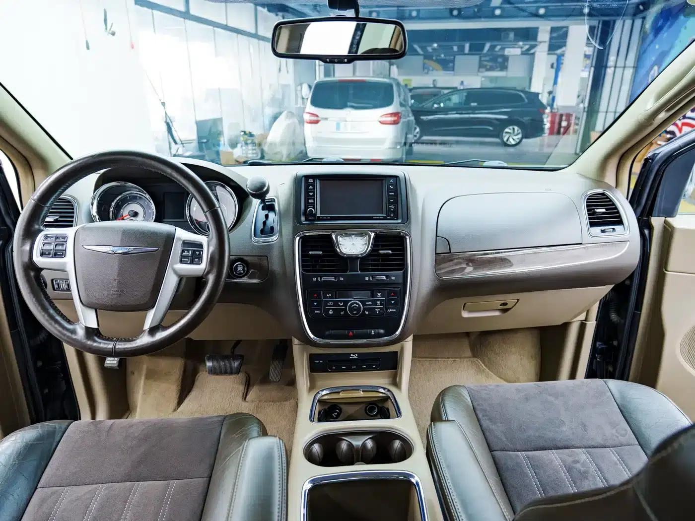2013 Chrysler Grand Voyager (Imported) 3.6L Luxury Edition — миниатюра 15
