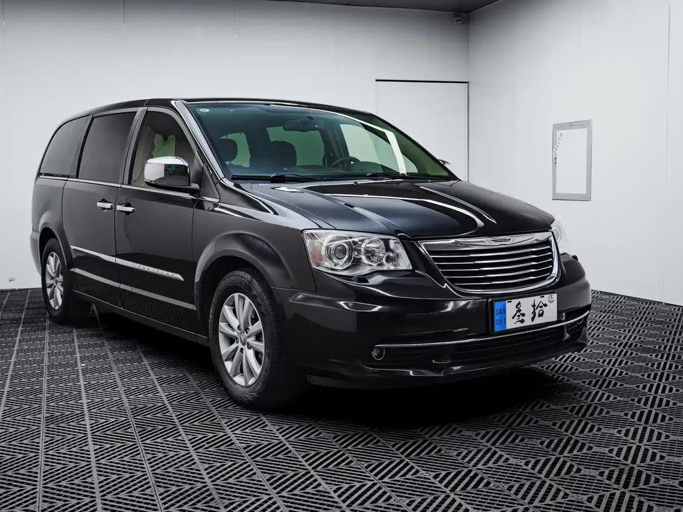 2013 Chrysler Grand Voyager (Imported) 3.6L Luxury Edition — миниатюра 3